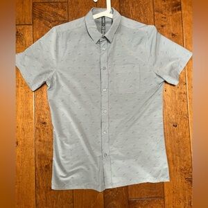 Vuori Shirt Medium Mens Gray Bridge Short Sleeve Stretch Casual Pocket